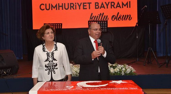 VALİ AMİR ÇİÇEK CUMHURİYET RESEPSİYONU VERDİ