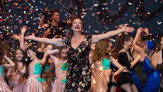 HAYATIN NEŞESİYLE DANS EDEN SANATÇI… ÖMÜR UYANIK