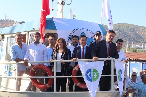 “RİVA HİZMET-1” TEKNESİ GÖKOVA’DAKİ ATIKLARI TOPLAYACAK