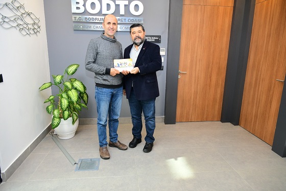 MUSTAFA AKPINAR’A TEŞEKKÜR PLAKETİ VERİLDİ