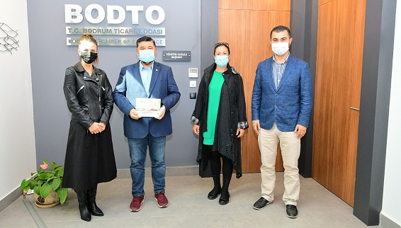 TÜRK KIZILAYINDAN BODTO’YA PLAKET