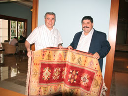 DHMİ Genel Müdürüne bodrum halısı hediye edildi