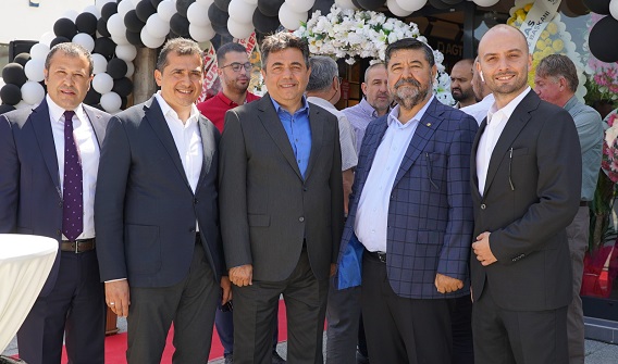 AGT MAĞAZA AÇILIŞINDA BAŞKAN KOCADON MARKALAŞMANIN ÖNEMİNE DİKKAT ÇEKTİ