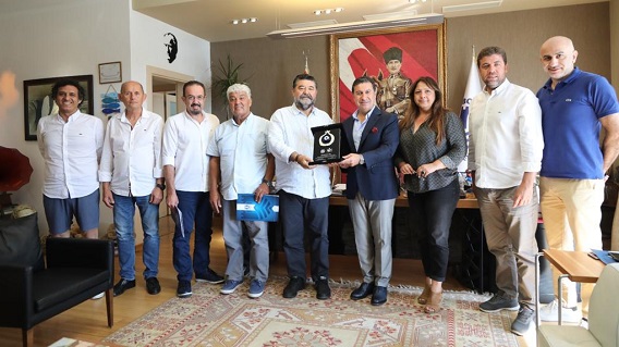 1.LİK ÖDÜLÜMÜZÜ BELEDİYE BAŞKANINA TAKDİM ETTİK