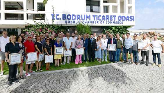 MECLİS TOPLANTISINDA KOMİTE ÜYELERİNE TEŞEKKÜR BELGESİ TAKDİM EDİLDİ