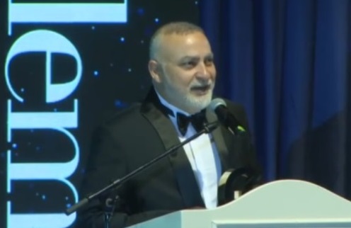 MECLİS ÜYEMİZ ALİ RIZA AKDOLU’YA YILIN TASARIMCISI ÖDÜLÜ