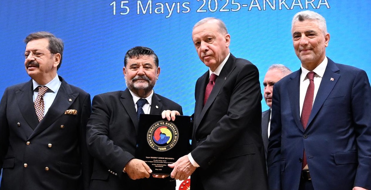 BAŞKAN KOCADON’A 20. YIL HİZMET ŞEREF PLAKETİ