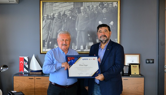 BAŞKAN KOCADON’DAN DR. CANGIR’A PLAKET TAKDİMİ