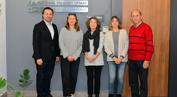 SOKAK HAYVANLARINA DİKKAT ÇEKTİLER