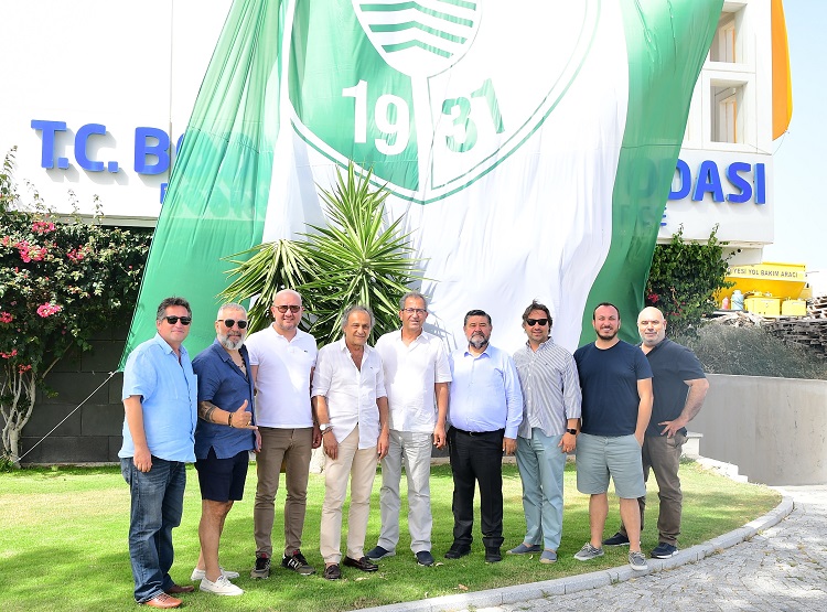 BODRUMSPOR BAYRAĞI İLE HATIRA FOTOĞRAFI