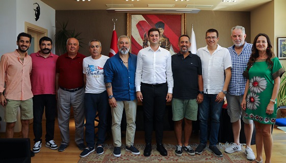 KOMİTE ÜYELERİNDEN BELEDİYE BAŞKANINA ZİYARET