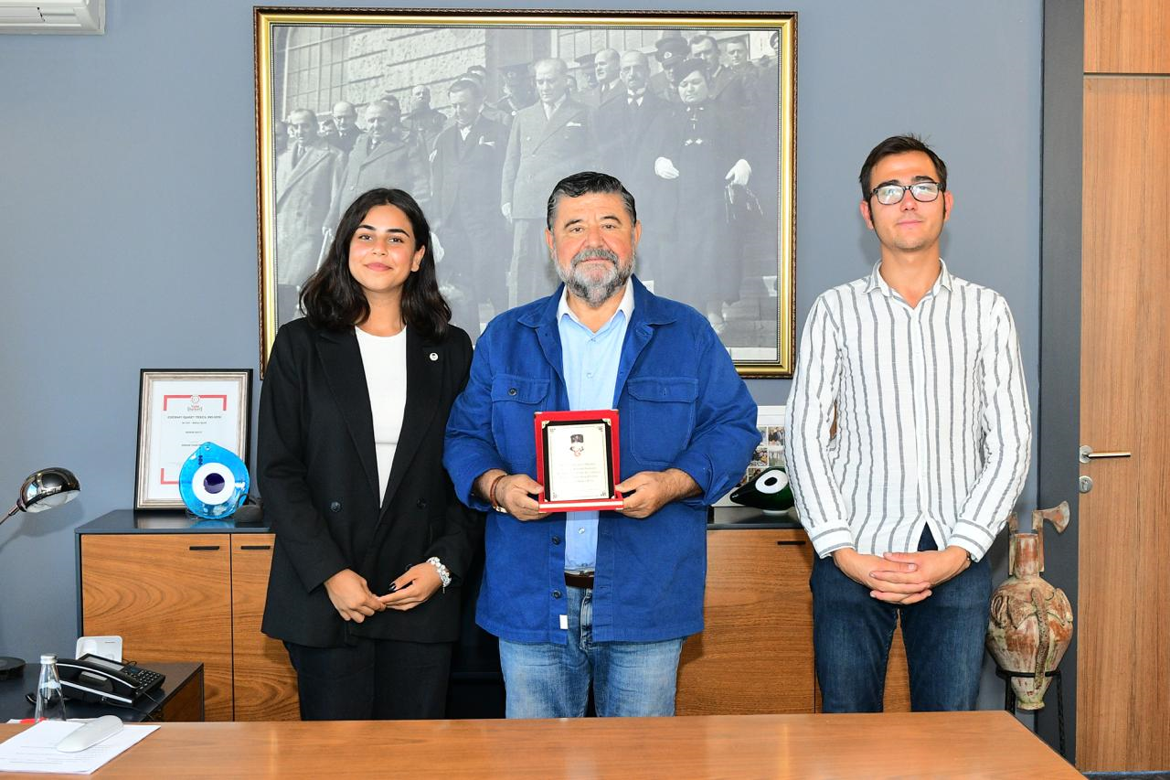 TÜRKİYE GENÇLİK BİRLİĞİ’NDEN BAŞKAN KOCADON’A PLAKET