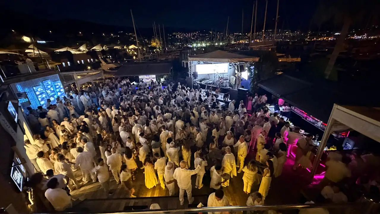 BODRUM’DA 6. BEYAZ GECE’DE DAYANIŞMA BÜYÜDÜ