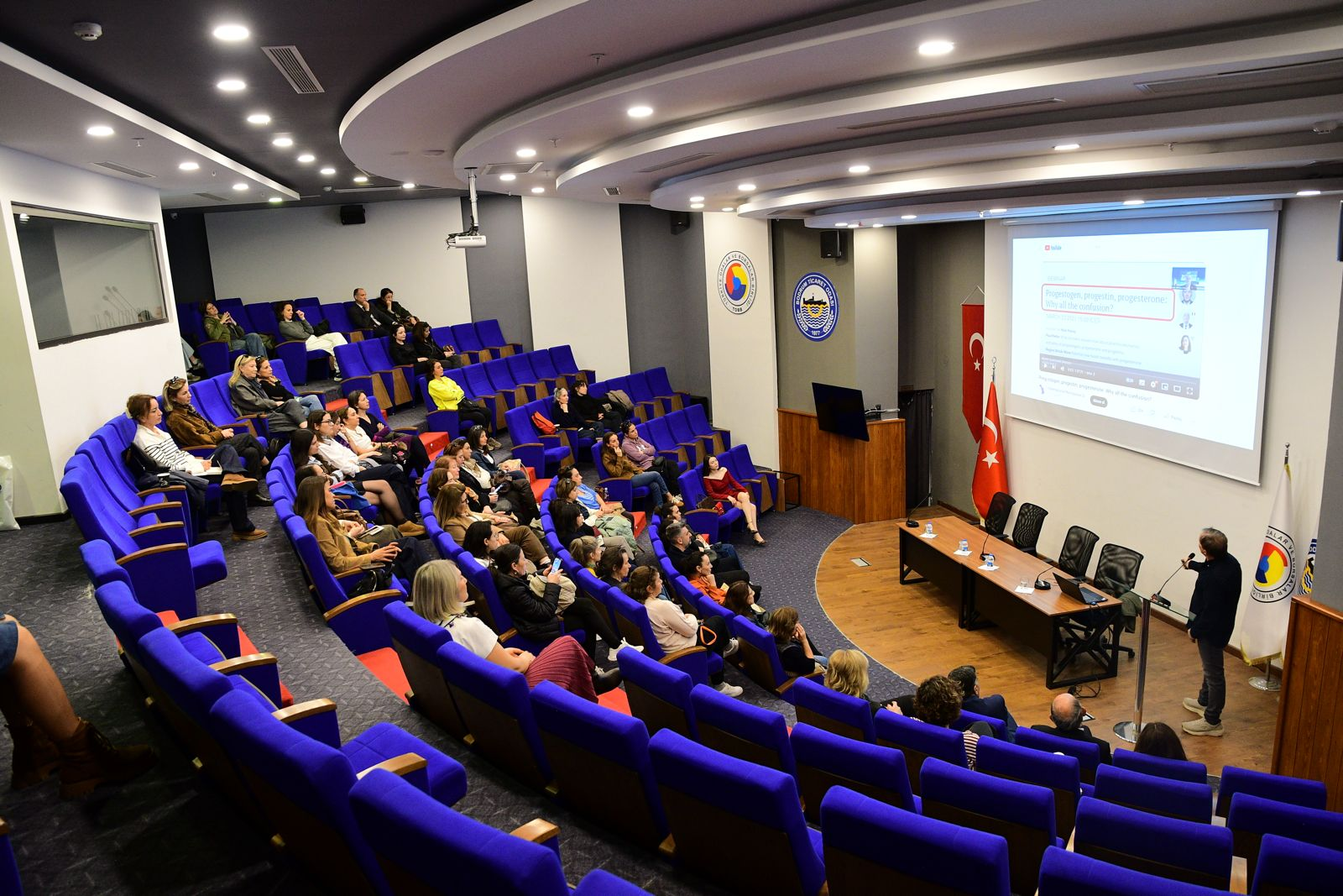 MENOPOZDA HORMON TEDAVİSİ YAKLAŞIMLARI KONUŞULDU